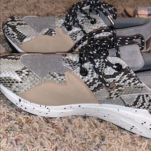 Tennis shoes for women